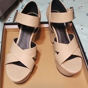 Platform sandals. Nude size 9